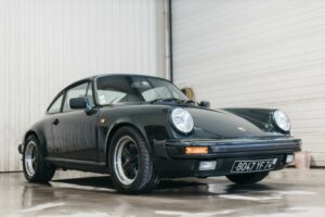 voiture Porsche noire